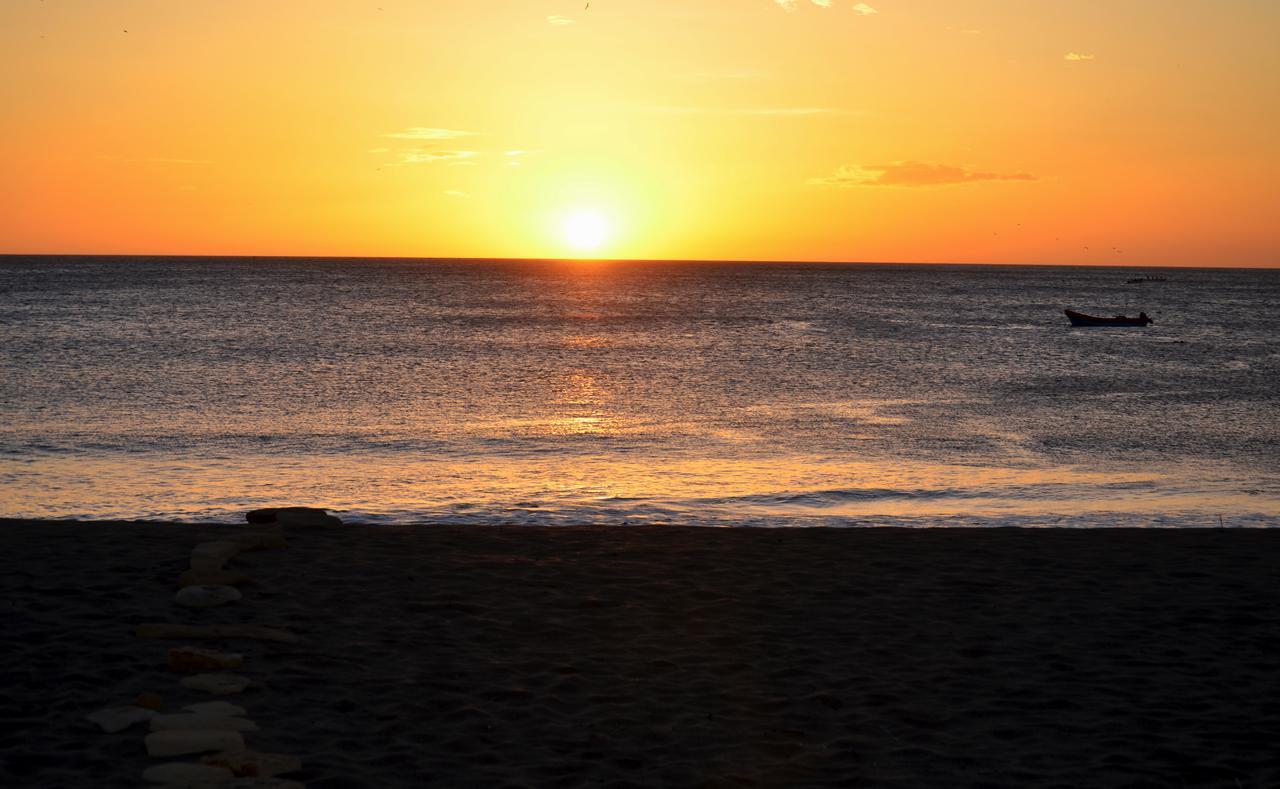 Sirena Surf Lodge Miramar Nicaragua Buitenkant foto